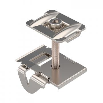 Abraçadeira intermediária para montagem de módulo fotovoltaico, espaço livre